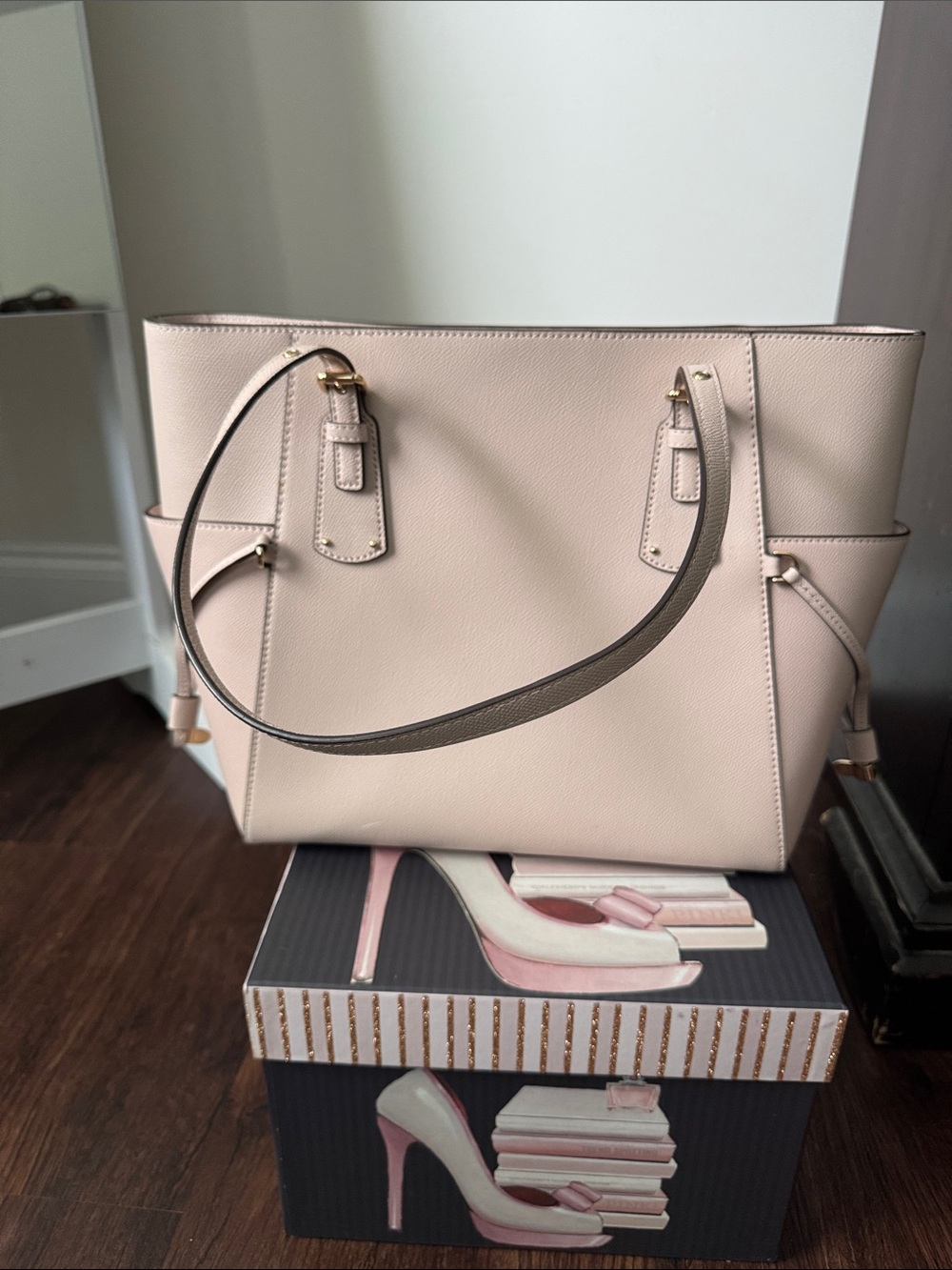 Michael Kors Blush Pink Leather Tote with Gold Logo - Picture 3 of 9
